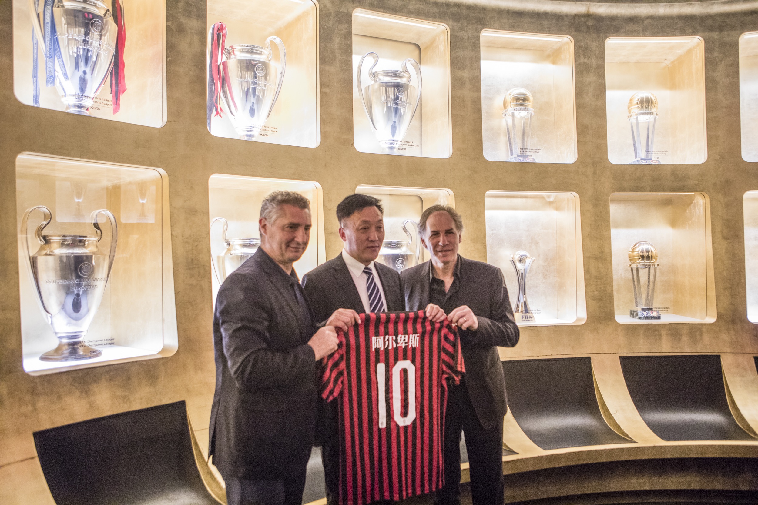 米利唐：对自己在右后卫的发挥很满意；巴西队防守有明显进步