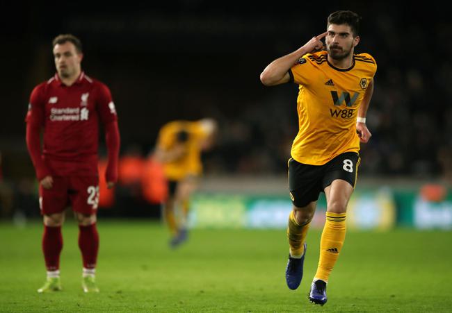 两位体坛巨星会面，樊振东欢乐开怀非常松驰，齐达内眼中充满欣赏